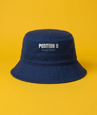 Position zéro, transat réservé – Casquettes, bobs, bananes et tabliers