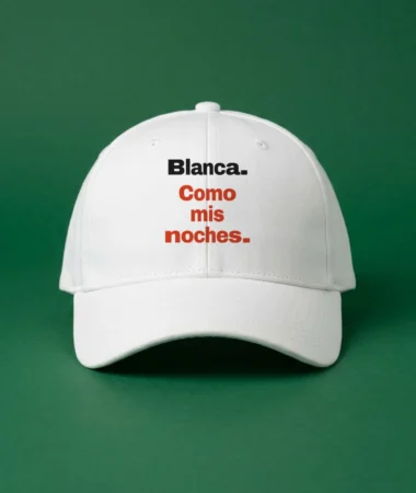 Blanca, como mis noches – Gorras, gorros, riñoneras y delantales